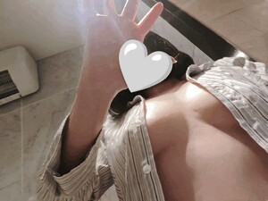 おっぱいは下から持ち上げるんだよ♪