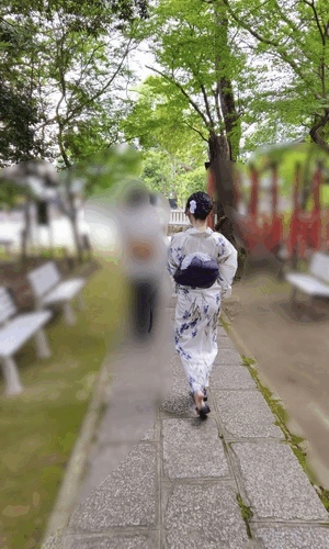 つ。