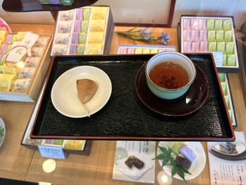 ご近所さんへご挨拶へ。　byTGW