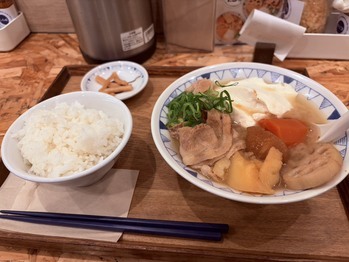 お店の周りにはご飯屋さんも沢山♬ by中の人