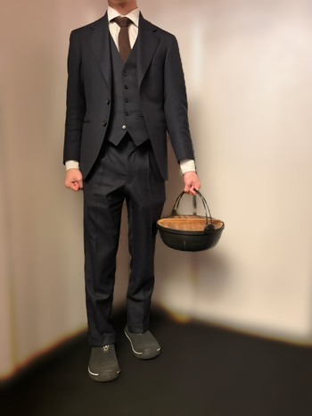 何かを運ぶ山田さん… by中の人